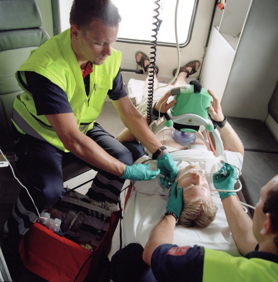 Nowy sprzęt we wrocławskich karetkach Zdrowie, BIZNES - Stacja Pogotowia Ratunkowego we Wrocławiu kilka tygodni temu zakupiła 10 urządzeń do automatycznego masażu klatki piersiowej LUCAS2. Dzięki temu pacjenci z Nagłym Zatrzymaniem Krążenia (NZK) mają zdecydowanie większe szanse na przeżycie.