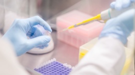 Zmień wskazówki zegara i swoje nawyki dzięki badaniom genetycznym Zdrowie, BIZNES - Przestawienie zegarków na czas zimowy nie powinno nas demotywować. Wręcz przeciwnie: to świetna pora, żeby zacząć zmiany w swoim życiu i opracować strategiczny plan działania, który nam w tym pomoże. Jak się do tego zabrać? Odpowiedź przyniosą nam badania genetyczne.