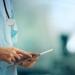 Koniec kolejek w placówkach medycznych? Jak usprawnić polską służbę zdrowia?