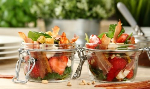 Słoik do pracy? Tak – wypełniony sałatkami! Przepisy na wiosenny lunch