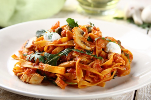 Europa smakuje! Czyli 5 kulinarnych inspiracji z kuchni Starego Kontynentu Zdrowie, BIZNES - Nastał ulubiony czas wszystkich pracowników i uczniów – wakacje. A wraz z nimi - upragnione urlopy. Niezapomniane podróże, odkrycia, niezliczone ilości zdjęć, wzruszeń i pamiątek.