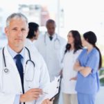 Medyk narażony na wypadek? – polisa na życie dla zawodów medycznych INTER Medyk