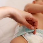 Bolący brzuszek u malucha – przyczyny i sposoby na tę dolegliwość