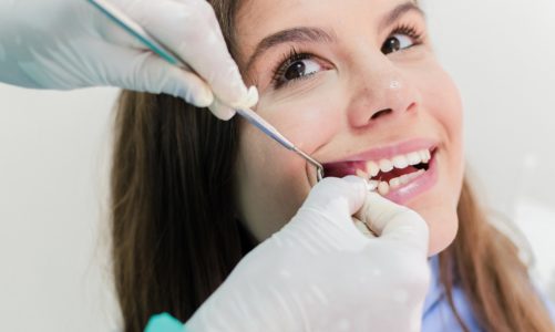 Mocne i zdrowe dziąsła – jak o nie dbać?