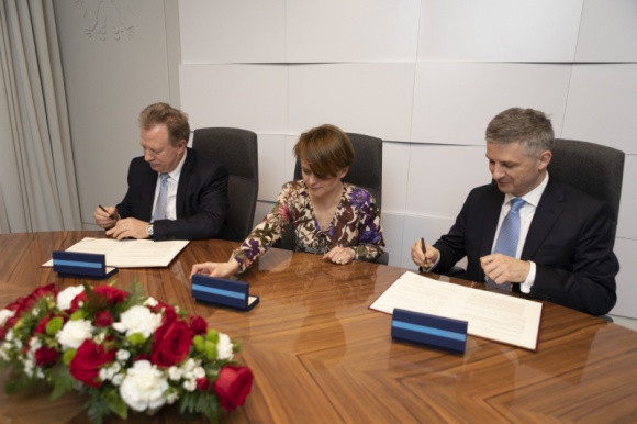 Ministerstwo Przedsiębiorczości i Technologii – umowa o strategicznej współpracy BIZNES, Farmacja - Ministerstwo Przedsiębiorczości i Technologii oraz Roche – globalny pionier w dziedzinie biotechnologii – podpisały umowę o strategicznej współpracy w dziedzinie nowych technologii.