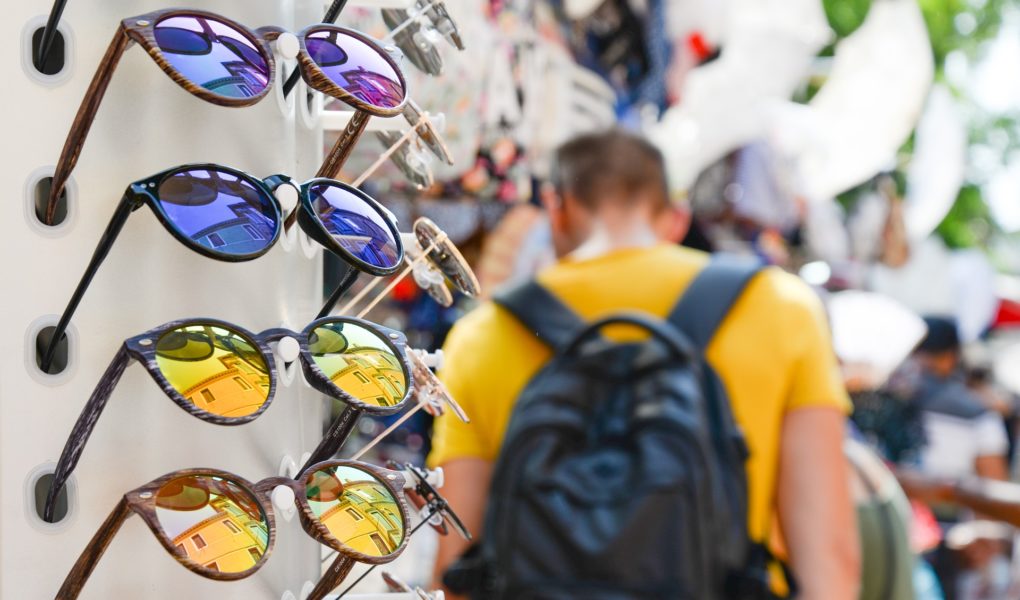 zdjecie1(1) Pogłębienie wady wzroku, zniszczenia, moda – powody wymiany okularów.