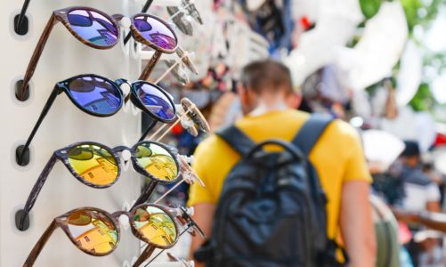 Pogłębienie wady wzroku, zniszczenia, moda – powody wymiany okularów.