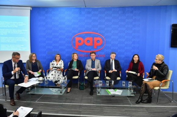 Polska w nowej edycji Indeksu Zrównoważonego Rozwoju Systemów Ochrony Zdrowia Zdrowie, BIZNES - Polska awansuje w Indeksie Zrównoważonego Rozwoju Systemów Ochrony Zdrowia 2019 – wśród 30 państw Europy zajęła 23 miejsce osiągając 43 punkty. W Indeksie Stwardnienia Rozsianego 2019 Polska uplasowała się na 17 pozycji odnotowując 44 punkty.