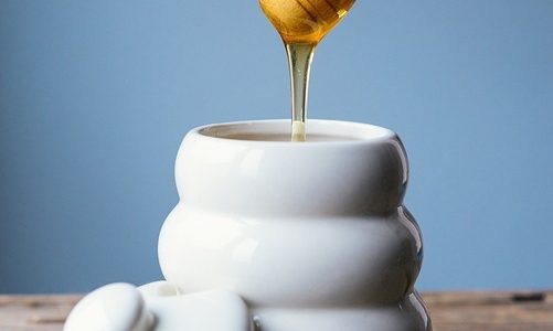 Miód w menu dzieci – słodki eliksir zdrowia czy niebezpieczny alergen?