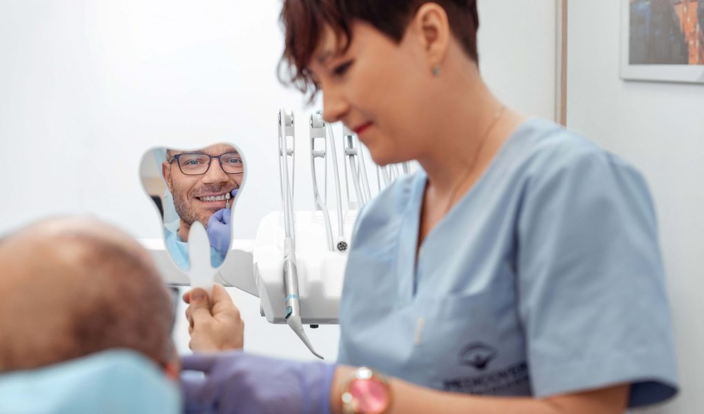 Bonding-zebow Bonding zębów – prosta metoda na szeroki uśmiech!