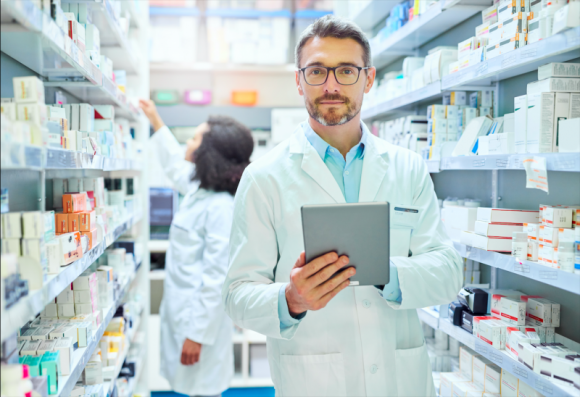Nowe rozwiązanie - czat z farmaceutą Super-Pharm BIZNES, Farmacja - W trosce o ochronę zdrowia Klientów i Pracowników, Super-Pharm uruchomił na swojej stronie internetowej nową opcję - czat z farmaceutą. Dzięki niej, w zaledwie kilka minut, Klienci Super-Pharm będą mogli uzyskać odpowiedzi na pytania dotyczące podstawowej opieki farmaceutycznej.