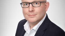 Johnson & Johnson przekaże ponad 1 mln zł na walkę z epidemią COVID-19 w Polsce Zdrowie, BIZNES - Firma Janssen-Cilag Polska Sp. z o.o. oraz Johnson & Johnson Poland Sp. z o.o przekaże łącznie ponad 1 mln złotych na wsparcie wysiłków w walce z dotykającą Polaków od ponad miesiąca epidemią koronawirusa.