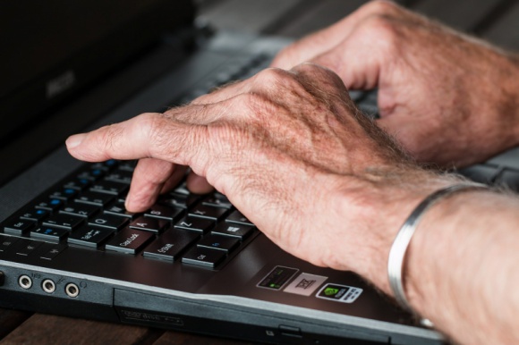 Żyjemy dłużej, pracujemy dłużej – jak dbać o zdrowie pracowników 50+?