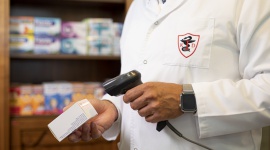 Jak wykorzystać system PLMVS do zarządzania apteką? BIZNES, Farmacja - Choć korzystanie z systemu jest obowiązkowe, niesie ono za sobą szereg korzyści. Jak wykorzystywać gromadzone przez niego dane w codziennej pracy? Krajowa Organizacja Weryfikacji Autentyczności Leków (KOWAL) radzi, w jaki sposób wykorzystać system PLMVS do zarządzania w aptece.