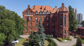 Grupa AHP przekształca Szpital Św. Elżbiety w Katowicach na potrzeby COVID-19 Zdrowie, BIZNES - Katowicki Szpital św. Elżbiety, już od poniedziałku 26 października, na wniosek wojewody śląskiego, został przekształcony w szpital drugiego poziomu zabezpieczenia w walce z COVID-19. Obecnie do walki z pandemią przekazano 53 łóżka zachowawcze i 1 łóżko respiratorowe.