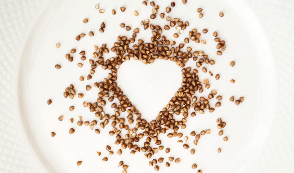 szczescie-z-brzucha-scaled Przez żołądek do szczęścia – 90% szczęścia powstaje… w brzuchu!